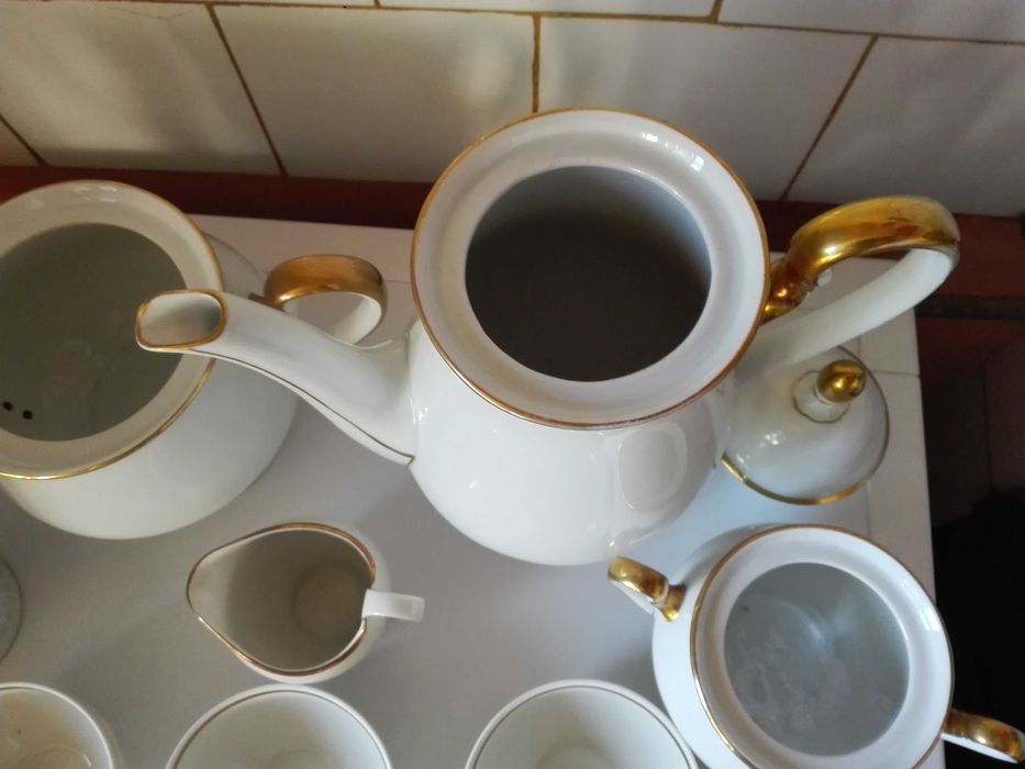 Немски сервиз за чай , попивателна  и чепкало за вълна.
