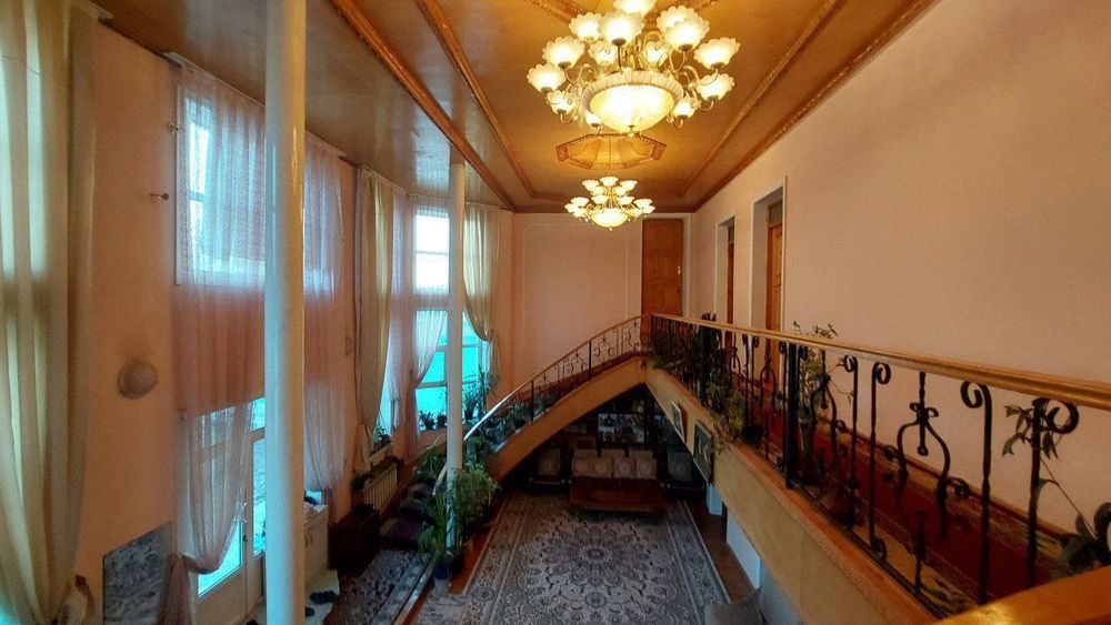 8 комн. ДОМ, участок 6 соток. Янгихает р-н, ор-р Сергели 1. Метро 1 км