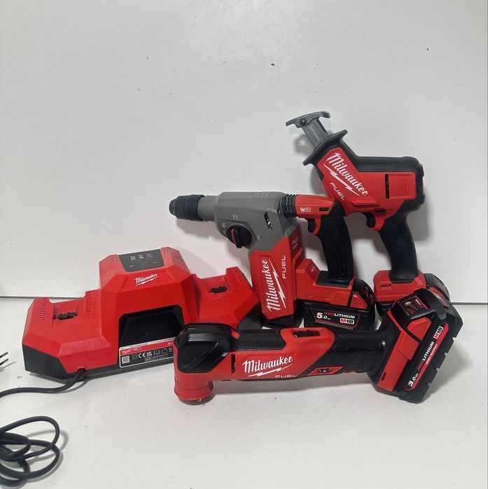 Set Milwaukee rotopercutor /fierastrau/multifunctionala/ M18 FUEL - FHX + FMT + Hackzall + 2 acumulatori + M18 DBSC