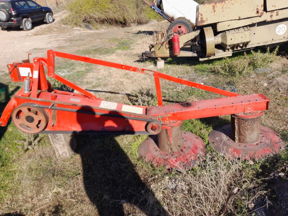 Разпродажба на трактори и селско стопанска техника