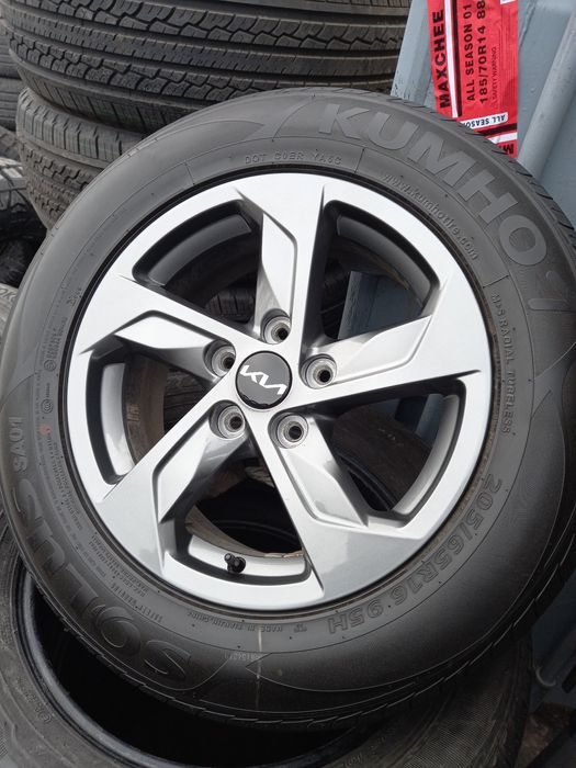 Kia K5 260$ ком 4шт состояние почти новый