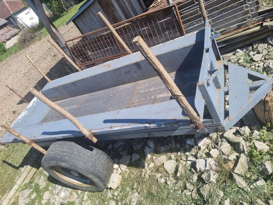 Remorca tractor basculabila