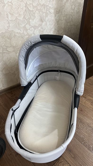 Продам коляску прогулочный и спальный блок
