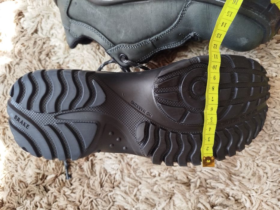 Vând pantofi- bocanci protectie