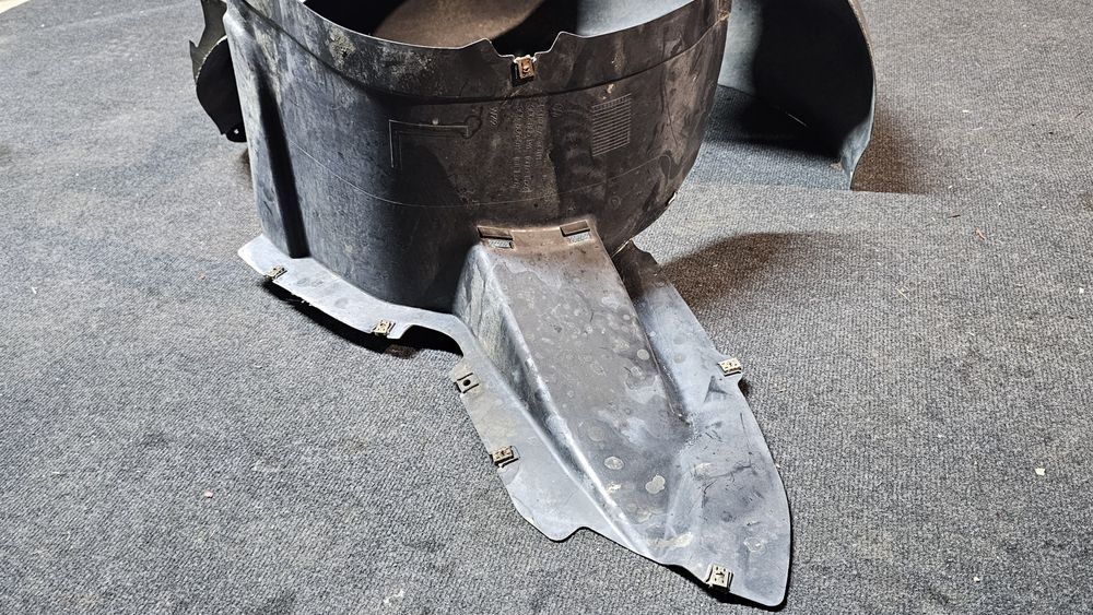 carenaj roata stanga fata original volkswagen passat b6

stare buna

p