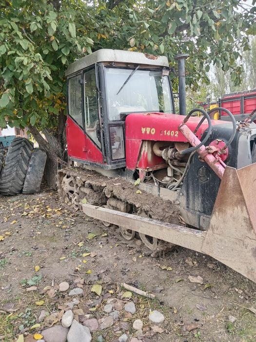 Продаётся бульдозер гусеничный юто