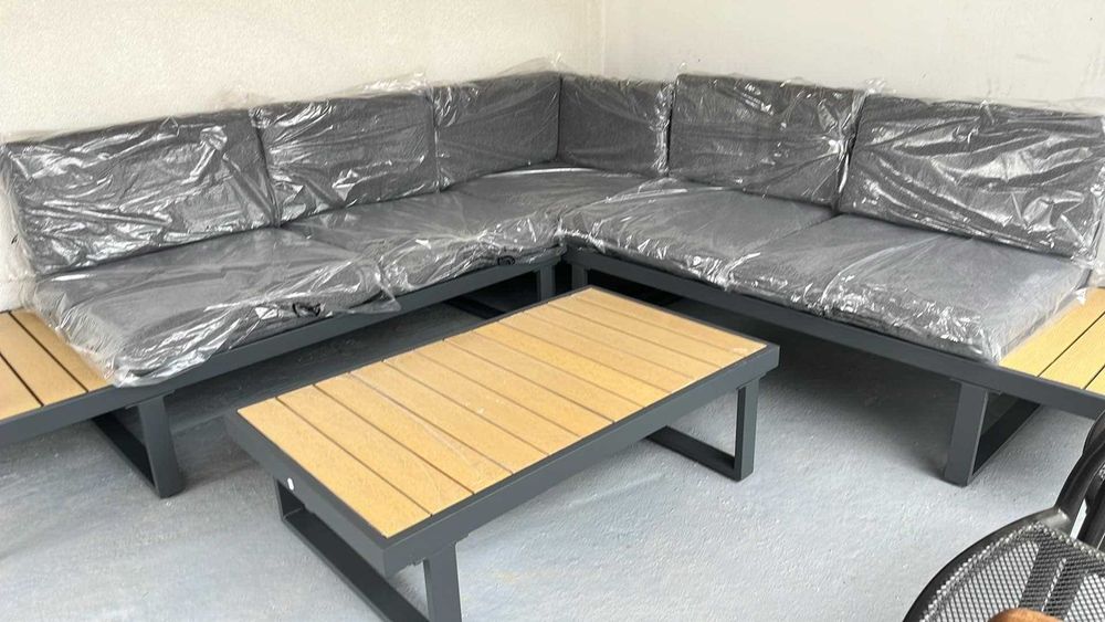 Coltar gradina cu masa