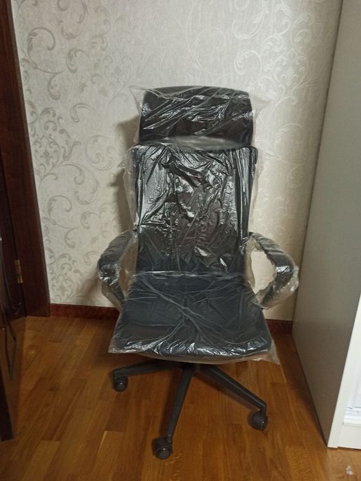Продам офисное кресло. Механизмы качания и регулировки высоты. Новое