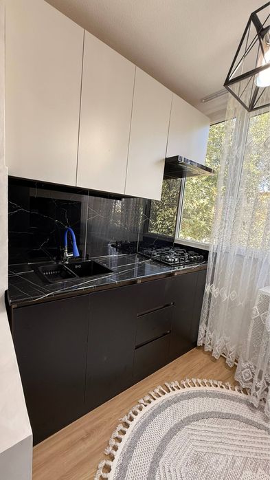 2 xonali kvartira sotiladi