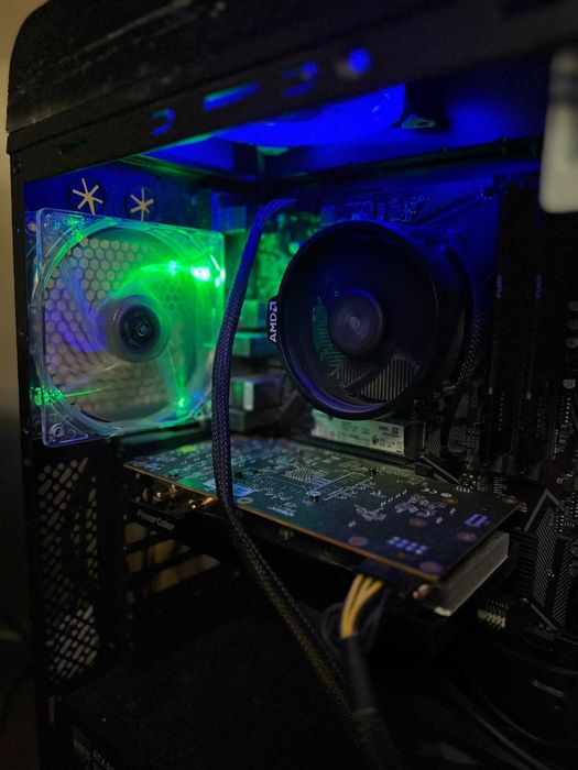 PC Gaming– RX 6600, Ryzen 5 5600, 16GB RAM