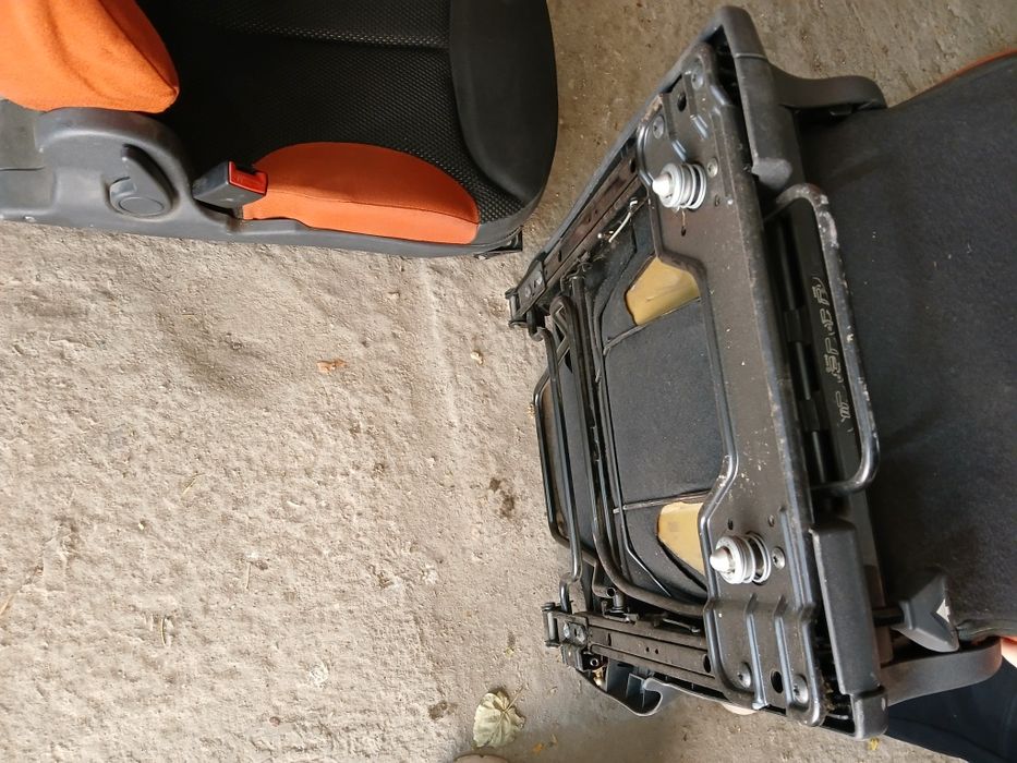 Citroen c2 задни седалки