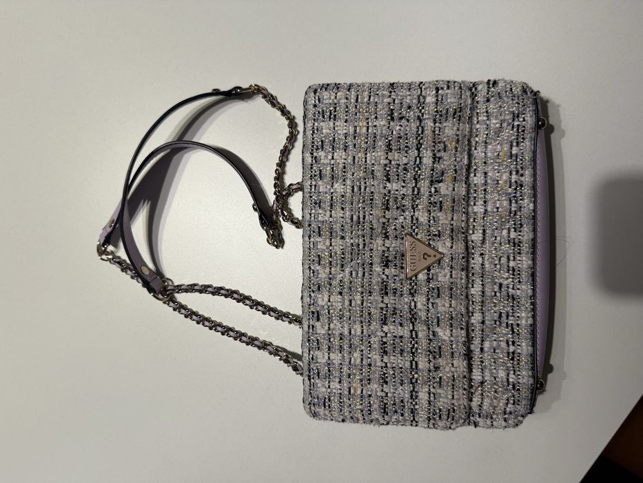 Уникална чанта Guess