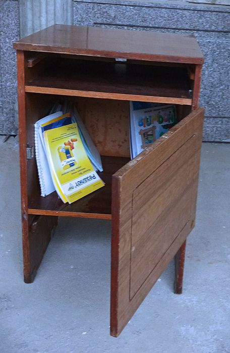 Тумбочка  состояние хороший