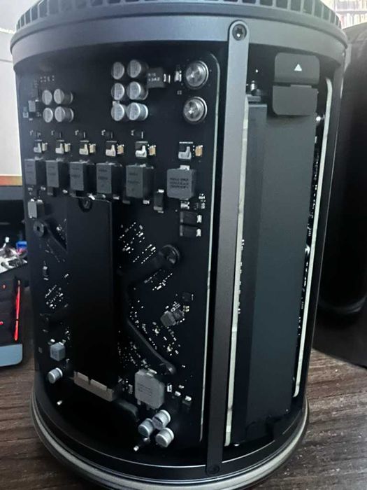 Apple Mac Pro 2013 Intel Xeon E5 16GB RAM AMD FirePro D300 x2 nvme