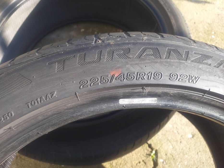 Гуми два броя 225/45/19
