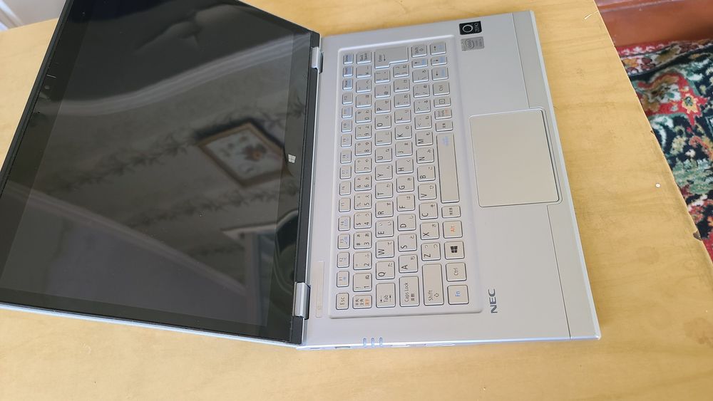 NEC LaVie Hybrid ZERO — 360° bukiladigan premium yapon ultrabuki