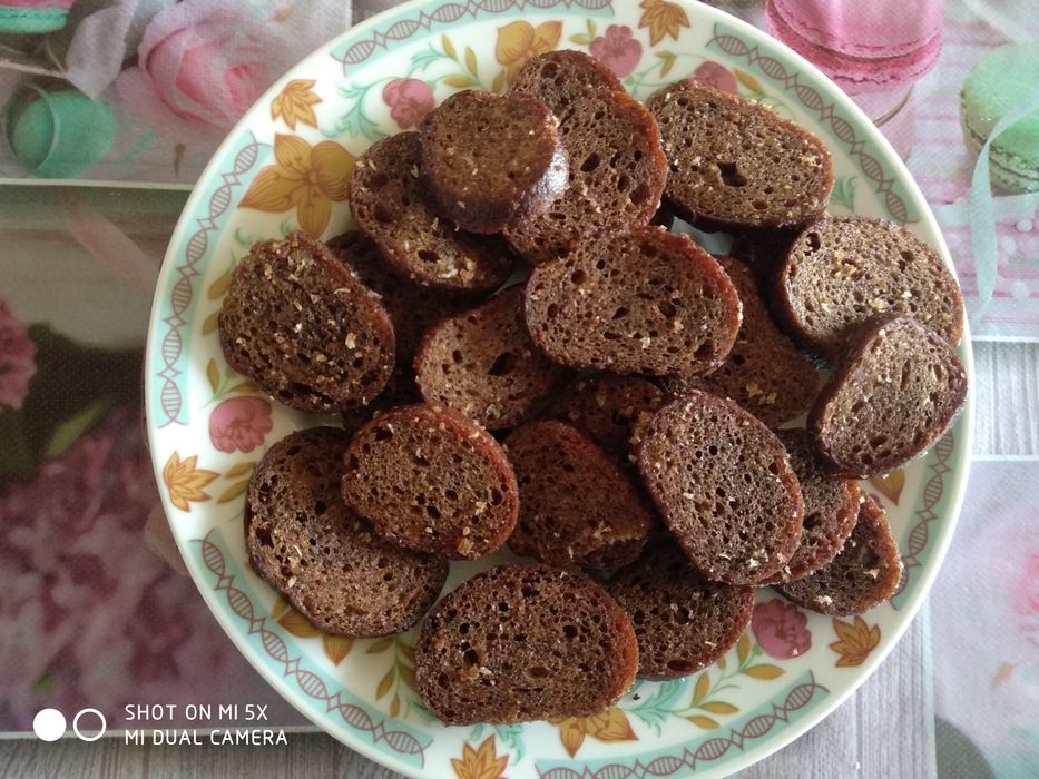Домашние чесночные сухарики