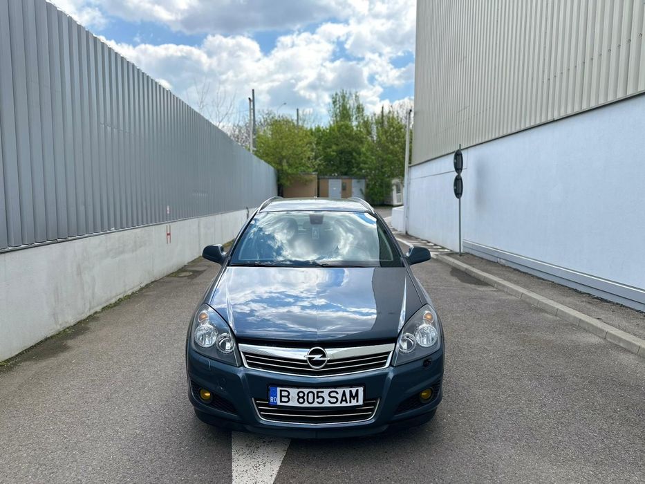 Vand opel astra h  an 2010  rulează foarte bine