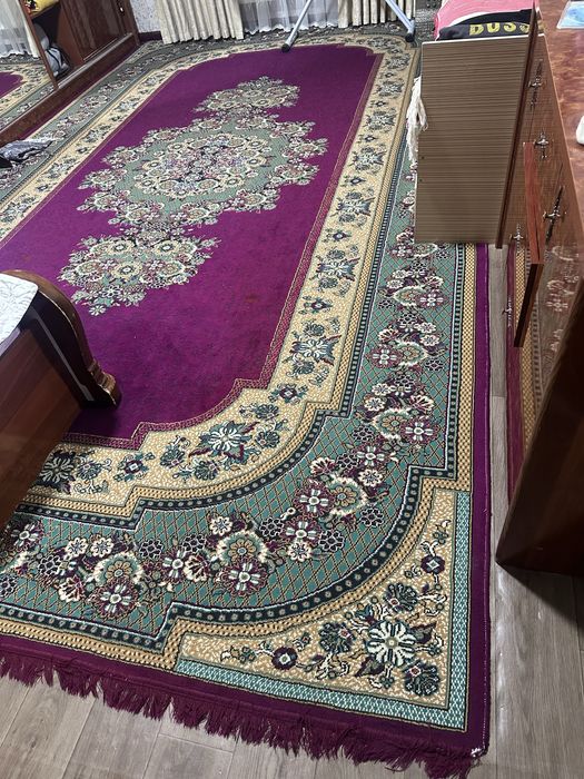 Gilam juda yaxshi xolati tozza razmeri 420*280