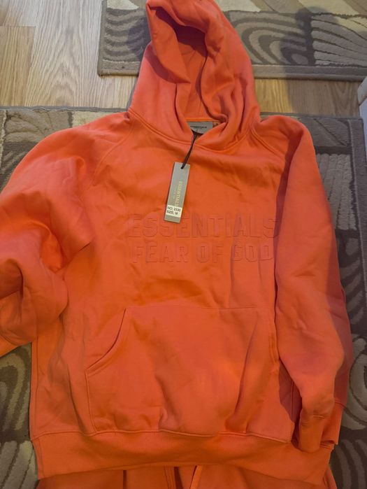 Екип на essentials