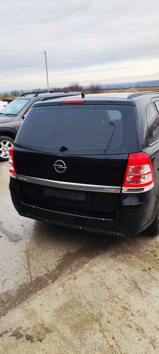 Piese din Dezmembrari Opel Zafira B 1700 cdti z17dtr an 2010