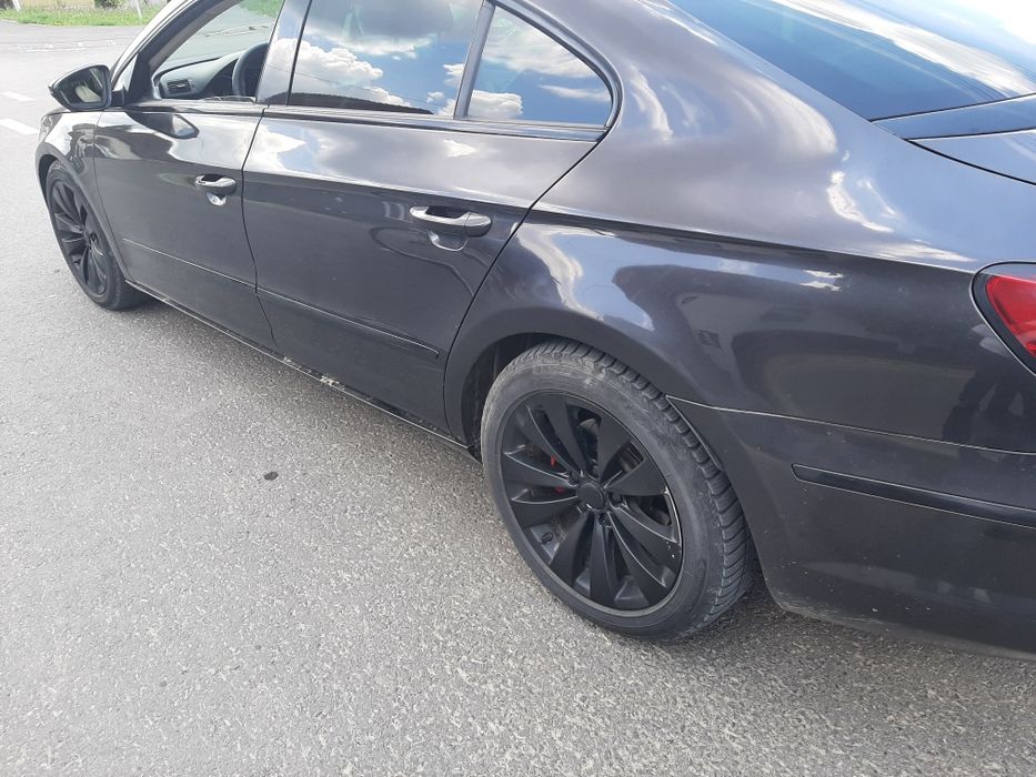 Vând Passat CC manual în 6 trepte Diesel 2 litri 175 cai putere,preț  7.000 euro mai multe detalii la tel 0743584181.Anul mașini este din 2009