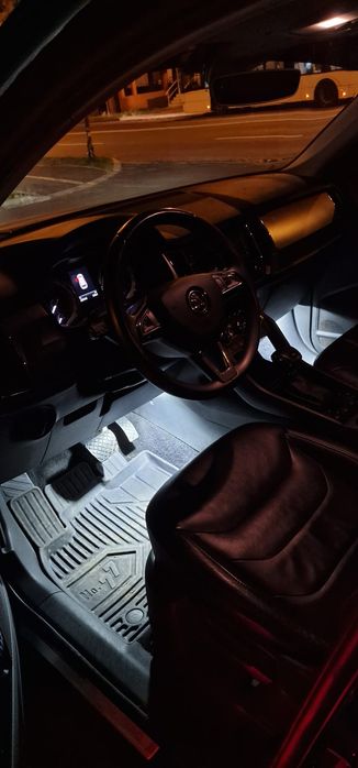 Led lampa picioare masina