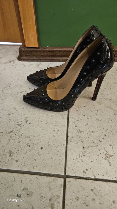 Дамски обувки със шипчета