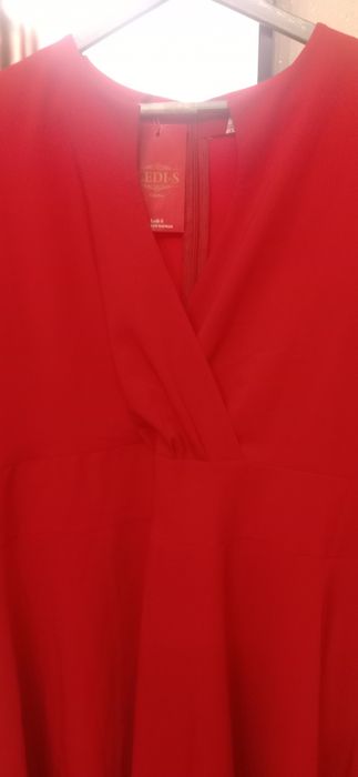 Продам платье новое красивое