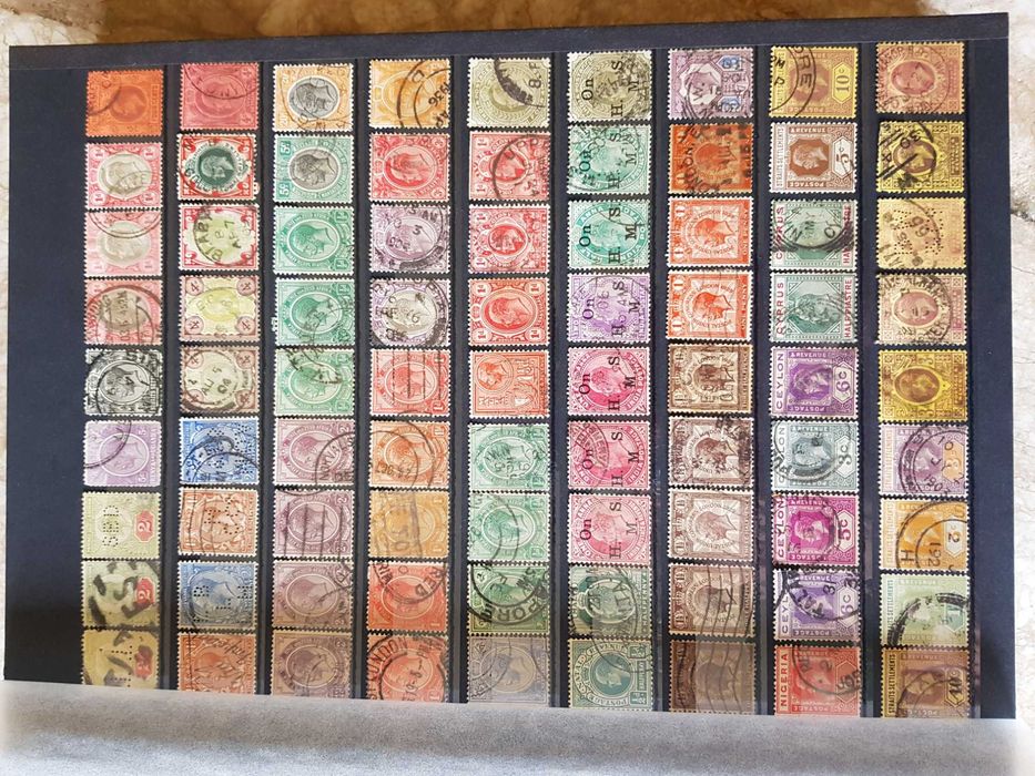 Vând o colecție din 8000 buc, 12 buc. cu eroare, TIMBRE POŞTALE VECHI