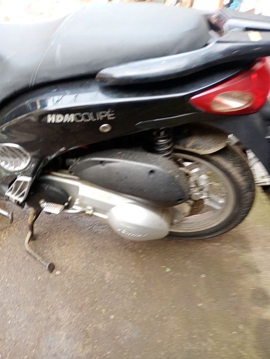 Vând scuter  capacitatea 150