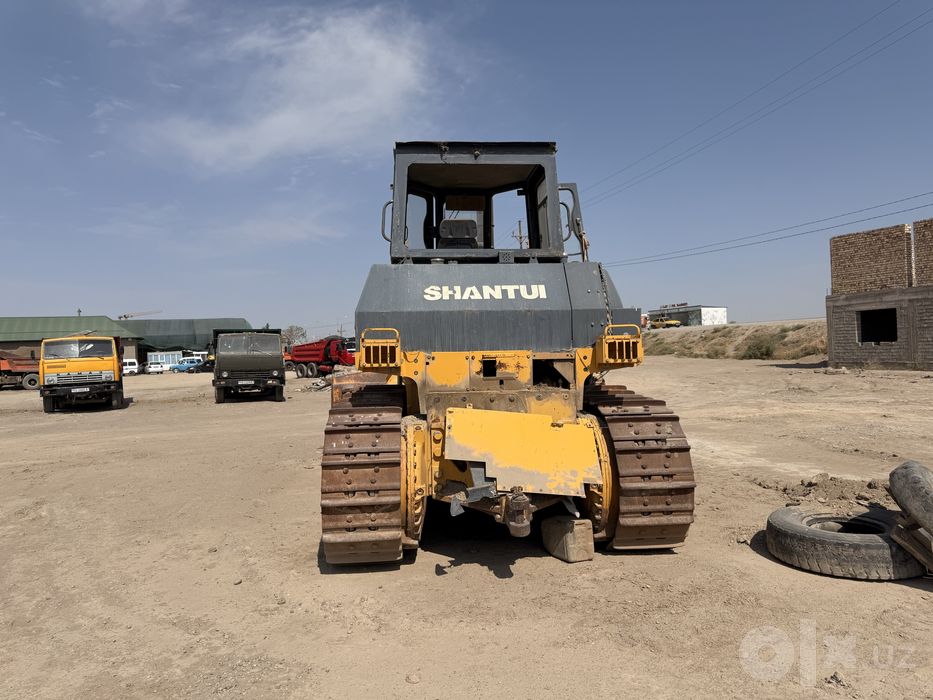 Buldozer shanti sd 32 sotiladi