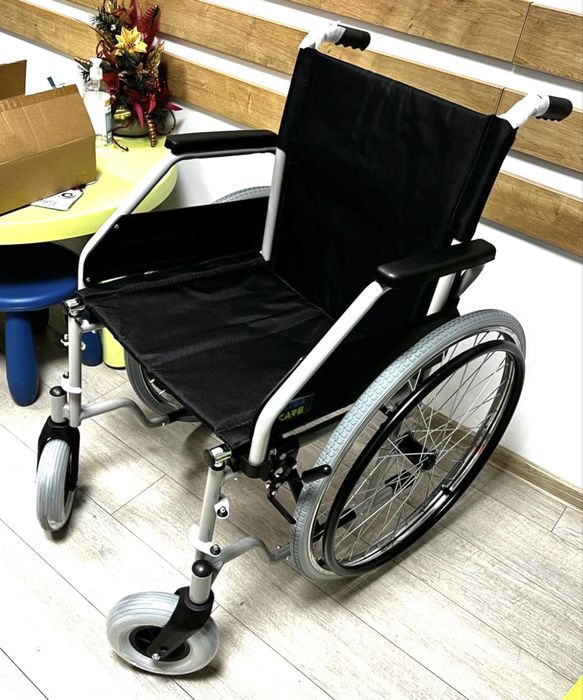 Vand scaun cu rotile manual nou