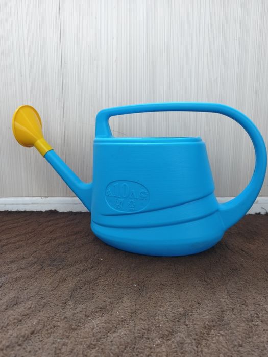 Лейка пластмассовая