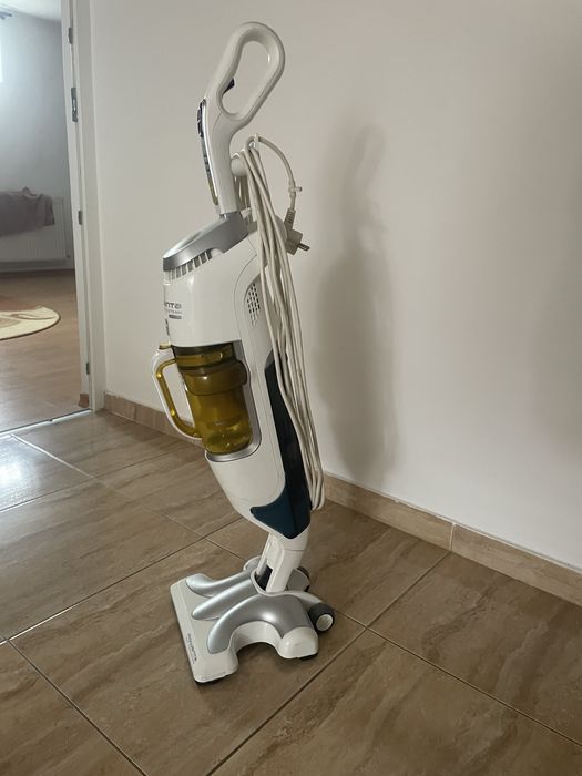 Aspirator rowenta vertical cu abur