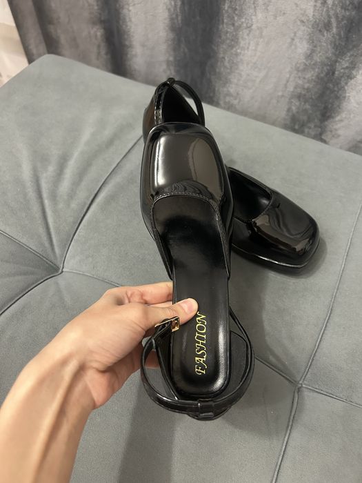 Продам лакированные туфли