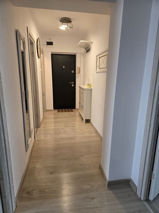 Apartament 2 camere decomandat – central, Mizil | Renovare completă | Mobilat și utilat