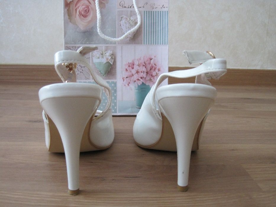 Дамски сандали на ток