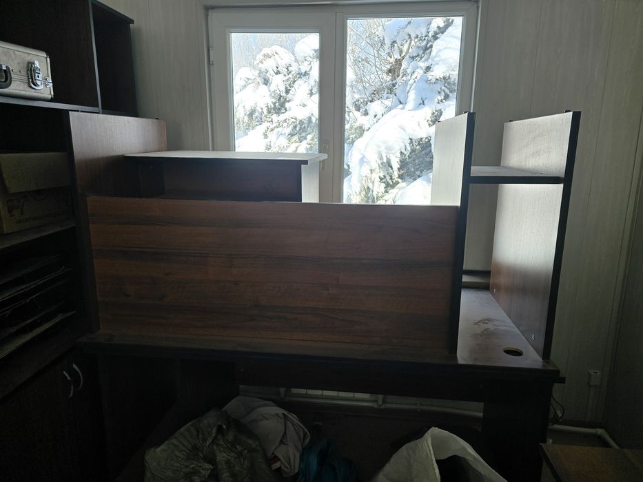 Шкафы, столы, полки