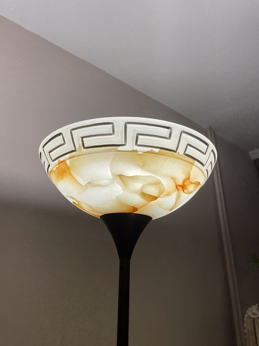 Лампа с регулиране на височината