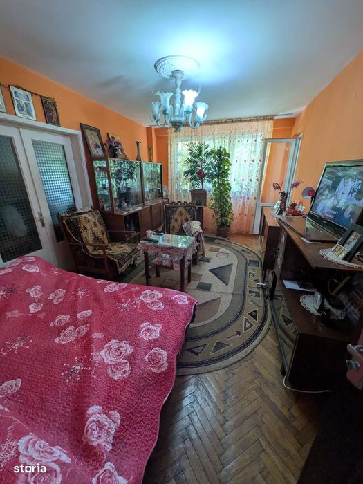 Valea Roșie, etaj 2/4, preț 117 000 euro usor negociabil