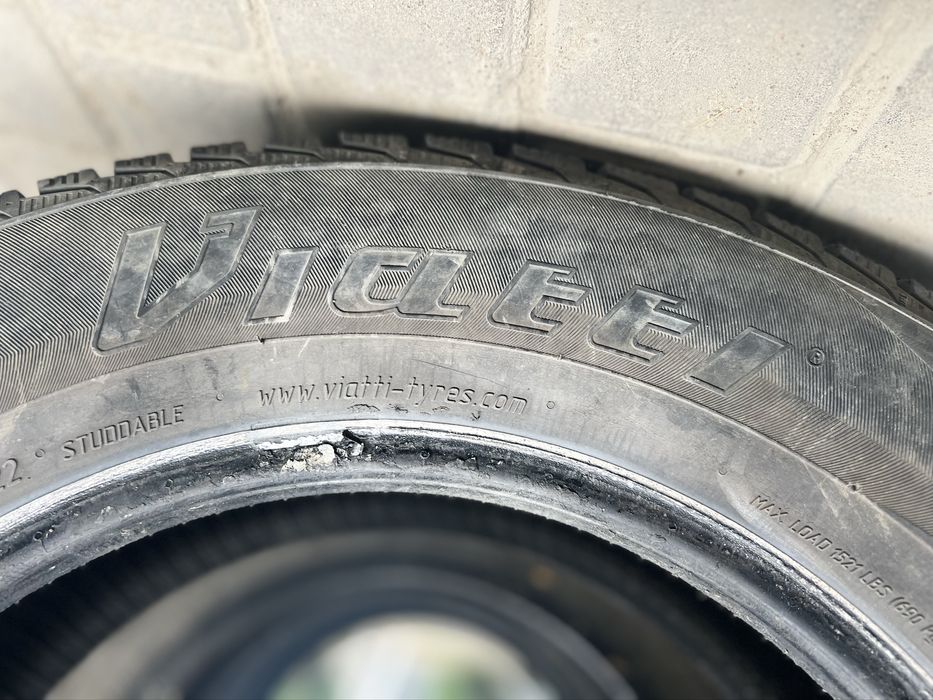 2 штуки шипованных шин Viatti