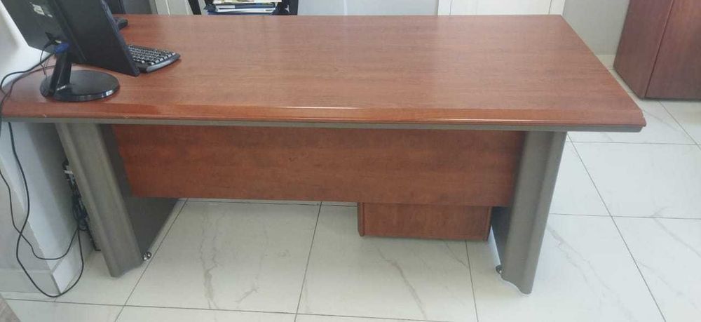 Продам набор офисной мебели