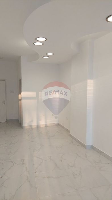 Дава се под наем Магазин в Варна, Бизнес хотел - 52 кв.м за 400 € - Снимка #5