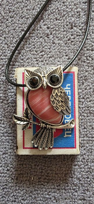 Кулоны с натуральными камнями.