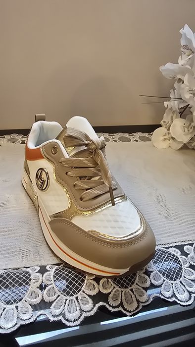 Дамски бежови маратонки