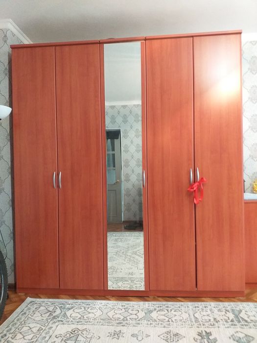 Продаётся 3-дверный шкаф.