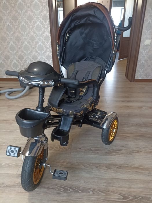 Продам новую коляску: три в одном