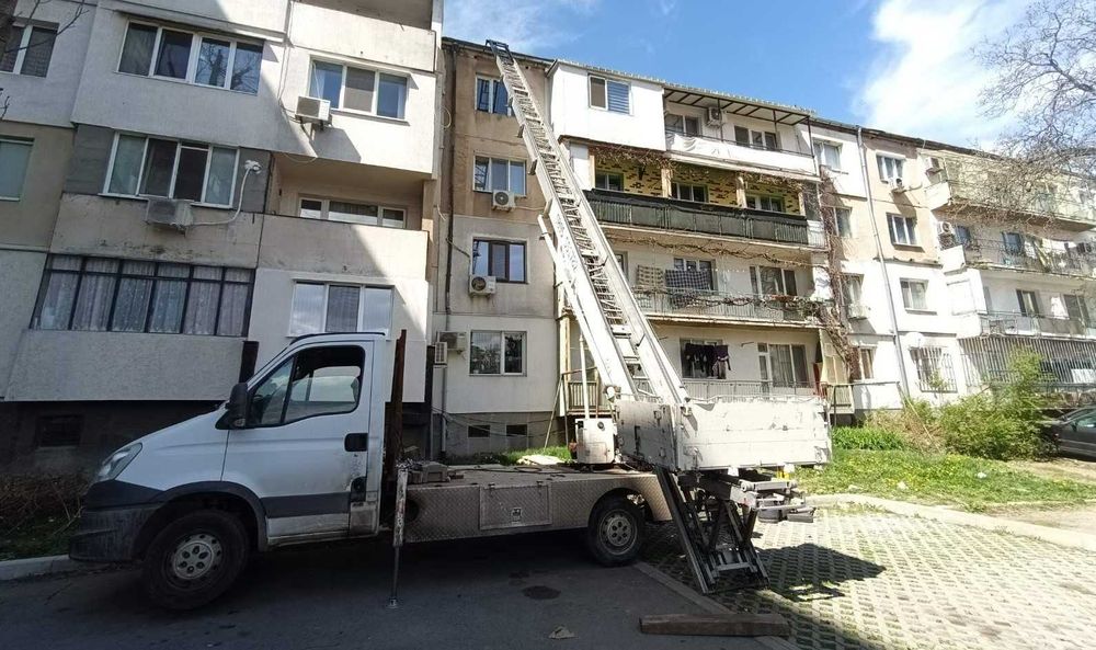 Мобилен асансьор. Товарна авто вишка. Хаспел. Лифт. Подемник .Стълба