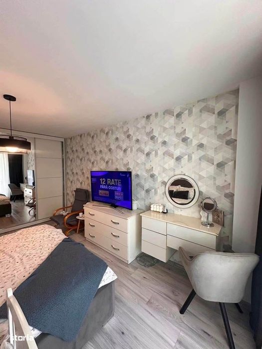 De vanzare apartament cu 3 camere, 2 balcoane, renovat, zona Pascal
